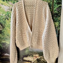 Crochet: diseña y teje una prenda en estilo romántico . Un progetto di Costume design e Artigianato di Leticia Matos - 21.12.2021