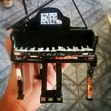 Piano em Miniatura. Un projet de Artisanat , et Beaux Arts de Milena Silva - 24.12.2021