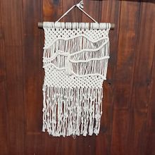 Mi Proyecto del curso: Introducción al macramé: creación de un tapiz decorativo. Un proyecto de Diseño de complementos, Artesanía, Diseño de interiores, Decoración de interiores, Tejido, Macramé y Diseño textil de Alba Cabris Apud - 24.12.2021