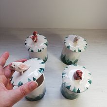 Tazas de té en el bosque. Accessor, Design, Arts, Crafts, Fine Arts, Ceramics, Children's Illustration, Traditional illustration, and Watercolor Painting project by Elena_Mas - 12.24.2021