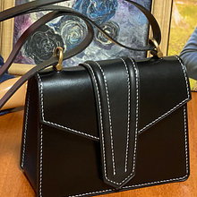 My project in Professional Leather Handbag Design course. Projekt z dziedziny Design, Projektowanie dodatków, Craft, Projektowanie mod,  Sz i cie użytkownika Dmitriy Legotskiy - 23.12.2021