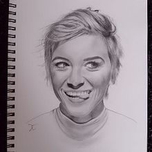 Lynn Van Royen. Portrait Drawing, Realistic Drawing, and Pencil Drawing project by Elise Casselman - 12.31.2021