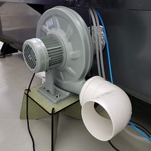 Support for an exhaust fan. Un progetto di Design e creazione di mobili, Design industriale, Product design e Falegnameria  di izanette - 29.12.2021