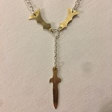 My project in Design and Make Brass Jewelry from Scratch course. Een project van Ontwerp van accessoires, Craft, Sieradenontwerp y DIY van emilyharmstoncakes - 30.12.2021