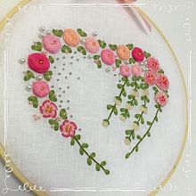 Cœur fleurs. Un proyecto de Bordado y Diseño textil de Lanthier Micheline - 19.12.2021