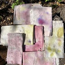 Mi Proyecto del curso: Ecoprint con especies nativas en tela reutilizada para el curso de Impresión botánica en textil y papel. Arts, Crafts, Fashion Design, DIY, Textile D, eing, Textile Printing, and Textile Design project by Constanza Richards - 01.03.2022