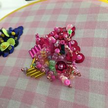 Mon projet du cours : Broderie et mode : customisez vos vêtements avec des perles. Een project van  Modeontwerp, Borduurwerk, DIY, Upc, cling y Textielontwerp van Tiphaine R - 03.01.2022