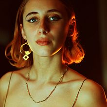 My project in Color and Lighting Effects for Studio Photography course. Un projet de Photographie, Photographie de portrait, Éclairage photographique, Photographie de studio, Photographie numérique , et Photographie artistique de Melanie Woods - 02.01.2021