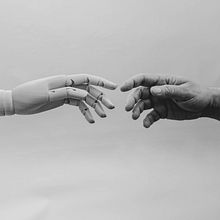 Las manos. Photograph, Art Direction, Video, Portrait Photograph, Studio Photograph, Concept Art, Digital Photograph, Fine-Art Photograph, Filmmaking, Photographic Composition, Narrative, and Self-Portrait Photograph project by Javier Ferrer Huerta - 01.06.2022