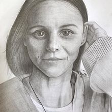 My final project for the realistic drawing with pencil course. Traditional illustration, Pencil Drawing, Drawing, Portrait Drawing, and Realistic Drawing project by isabelareosa - 01.06.2022