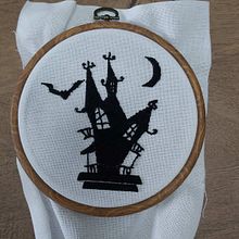 My project in Basic Embroidery Techniques: Stitches, Compositions, and Color Ranges course. Een project van Borduurwerk van Elizabeta Anastasova - 08.01.2022