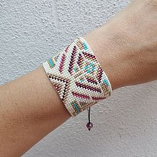 Mi Proyecto del curso: Diseño de accesorios con cuentas: teje patrones elegantes. Projekt z dziedziny Projektowanie dodatków, Craft, Projektowanie biżuterii i  Tkactwo użytkownika melodymariela - 09.01.2022