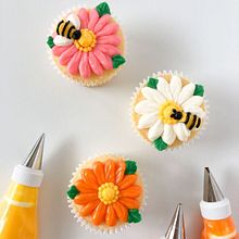 Daisy and Bee Cupcakes. Design, Arts, and Crafts project by Liz Shim - 01.11.2022