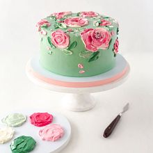 Palette Knife Floral Cake. Design, Arts, and Crafts project by Liz Shim - 01.11.2022