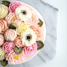 Pretty Floral Cake. Un projet de Design  , et Artisanat de Liz Shim - 11.01.2022