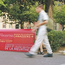 Identité visuelle et système d’orientation de la Cité internationale universitaire de Paris. Een project van  Ontwerp van Ruedi Baur - 12.01.2022