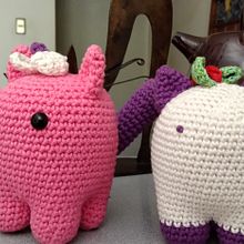Mangatos regaloneando. Un progetto di Artigianato, Design di giocattoli, Fiber Art, Uncinetto, Amigurumi, Textile Design e Character design di mónica - 17.01.2022