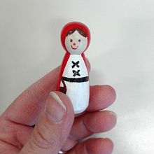 My project in Product Design: the LITTLE RED RIDING HOOD game. Un proyecto de Artesanía, Consultoría creativa, Diseño industrial, Packaging y Diseño de producto de le_benes - 15.01.2022