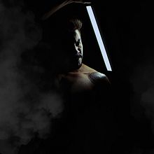 Meu projeto do curso: Autorretrato fotográfico Fine Art. Photograph, Photograph, Post-production, Photo Retouching, Portrait Photograph, Studio Photograph, Fine-Art Photograph, Photomontage, and Self-Portrait Photograph project by Danilo Oliveira - 01.13.2022