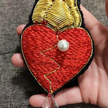 Il mio progetto del corso: Introduzione alla tecnica del ricamo in oro. Traditional illustration, and Embroider project by Martina Marin - 01.18.2022