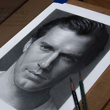 Henry Cavill - Grafito sobre papel . Traditional illustration, Fine Arts, and Drawing project by Néstor Canavarro - 01.18.2022