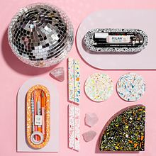 Playful and Colourful Terrazzo Design Objects. Design de acessórios, Design de produtos, Design de papelaria, Design de interiores e Interiores projeto de Lucy Lowe (Hey Kiddo Co.) - 21.01.2022