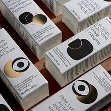 Viodermin Life Drops serums. Un progetto di Packaging, Graphic design, Br, ing, Br, identit, Design e Illustrazione vettoriale di Boo Republic (Marios Georntamilis) - 20.12.2021