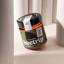 Beetrip honey. Un progetto di Naming, Br, ing, Br, identit, Packaging, Illustrazione tradizionale, Illustrazione vettoriale, Illustrazione botanica e Graphic design di Boo Republic (Marios Georntamilis) - 12.01.2021