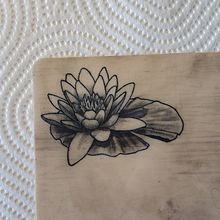 Mi Proyecto del curso: flor de nenufar. Tattoo Design project by dani_arribas96 - 01.27.2022