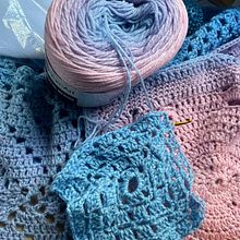 Il mio poncho del caos... ;-). Un proyecto de Diseño de moda, Tejido, DIY, Crochet y Diseño textil de Katia Verza - 28.01.2022