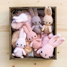 Moon Rabbit / Coniglio Lunare. Amigurumi, Crochê, Design de personagens, e DIY projeto de Ilaria Caliri - 28.01.2022