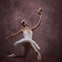 Ballet en estudio. Un projet de Photographie, Retouche photographique, Photographie de portrait, Photographie intérieure, Direction artistique , et Beaux Arts de Josué Mutul Guevara - 30.01.2022