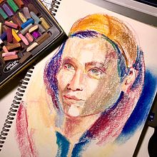 My project in Expressive Portrait Drawing with Soft Pastels course. Een project van Traditionele illustratie,  Beeldende kunst,  Tekening,  Portrettekening y  Artistieke tekening van Nikol Rehakova - 31.01.2022