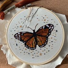 My project in Realistic Embroidery Techniques course. Traditional illustration, Embroider, and Textile Design project by Elly M - 02.01.2022