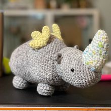 Mi Proyecto del curso: Diseño y creación de amigurumis. Un proyecto de Artesanía, Diseño de juguetes, Tejido, DIY, Crochet, Amigurumi y Diseño textil de Daniela Acuña - 03.02.2022