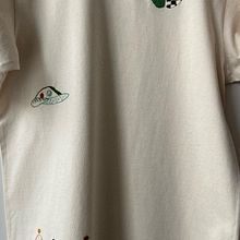 My project in Hand Embroidery for Clothing: Stitch a Collage Design course. Un progetto di Ricamo, Upc, cling e Textile Design di Gintautė Riabovaitė - 04.02.2022