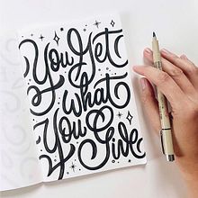 Sketchbook Series: Mantras Ein Projekt aus dem Bereich Design, Traditionelle Illustration, Bleistiftzeichnung, Zeichnung, Skizzenentwurf, Sketchbook, T, pografie, Lettering, H, Lettering und Kreativität von Joanna Muñoz - 04.02.2022