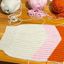O meu primeiro projeto - Sweater. Fashion Design, Fiber Arts, DIY, Crochet, and Textile Design project by Elsa Gomes - 02.10.2022