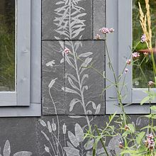 Garden Studio Exterior in Salvaged Etched Slate Ein Projekt aus dem Bereich L, schaftsbau, Musterdesign, Realistische Zeichnung, Artistische Zeichnung, Dekoration von Innenräumen, Botanische Illustration, Upc, cling, Blumen- und Pflanzendesign, Gravieren, Design, Traditionelle Illustration, H und werk von Daniel Heath - 10.02.2022