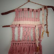 My project in Introduction to Macramé: Creation of a Decorative Tapestry course. Un proyecto de Diseño de complementos, Artesanía, Diseño de interiores, Decoración de interiores, Tejido, Macramé y Diseño textil de Elena Carbonell Sánchez-Gijón - 10.02.2022