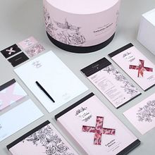Cerdos & rosas  Ein Projekt aus dem Bereich Design, Grafikdesign, Verpackung, Br, ing und Identität, Traditionelle Illustration und Fotografie von Botánico - 11.02.2022