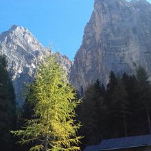 Il mio progetto del corso: Diario di viaggio ad acquerello: una camminata verso il Rifugio nel gruppo di montagne del Bosconero. Traditional illustration, Watercolor Painting, Architectural Illustration, and Sketchbook project by Eleonora Cignola - 02.11.2022