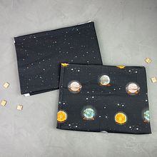 Kribbeln im Bauch - Planeten mit Gesichtern auf Schaukeln als dunkler Stoff Ein Projekt aus dem Bereich Design, Traditionelle Illustration, Nähen, Digitale Illustration und Kinderillustration von Anne Stettner - 11.02.2022