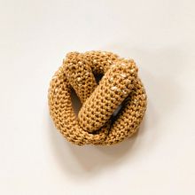 Mini Pretzel as part of learning to crochet. Crochet, Fiber Arts, Arts, and Crafts project by Holly Clothier - 02.06.2022