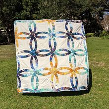 Double wedding ring quilt. Sewing project by Holly Clothier - 02.13.2022