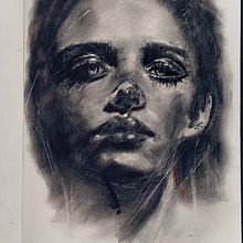 My project in Artistic Charcoal Portraiture: Creating Atmosphere course. Un progetto di Illustrazione tradizionale, Belle arti, Disegno, Disegno di ritratti, Disegno realistico e Disegno artistico di Di Sun - 13.02.2022