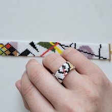 My project in Beaded Jewelry Design: Weave Elegant Patterns course. Accessor, Design, Arts, Crafts, Jewelr, Design, and Fiber Arts project by Alena Miller - 02.14.2022