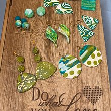 My project in Polymer Clay Jewelry Design for Beginners course. Een project van Ontwerp van accessoires, Craft, Sieradenontwerp y DIY van Christine Scott Powell - 07.02.2022