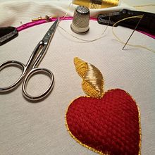 Mi Proyecto del curso: Introducción al bordado de oro. Traditional illustration, and Embroider project by Ana Gabriela - 02.15.2022