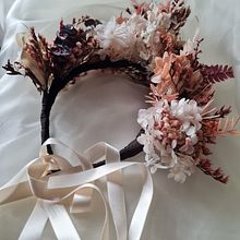 My project in Floral Headpiece: Using Flowers to Create Accessories course. Design de acessórios, Design de moda, DIY, e Design floral e vegetal projeto de Jana Belonina - 12.02.2022